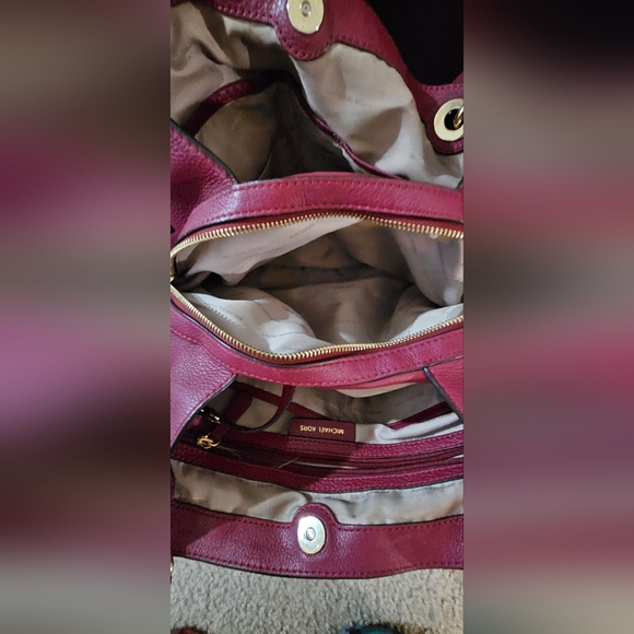 Michael Kors Raven Merlot Large Pebble Leather Shoulder Bag - Picture 12 of 15